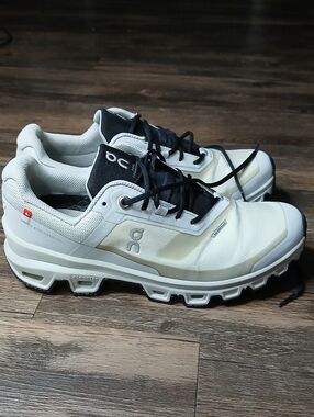 On Running Women’s Cloudventure Trail Sneakers - White & Black